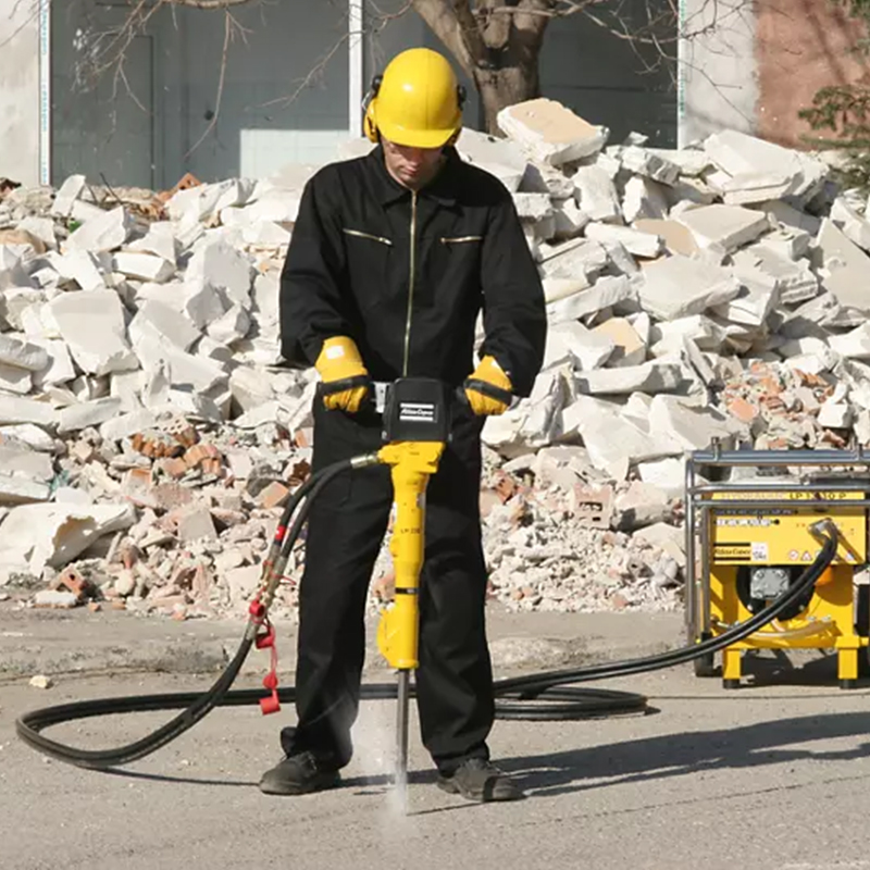 LH 230 E Hydraulic Paving Breaker